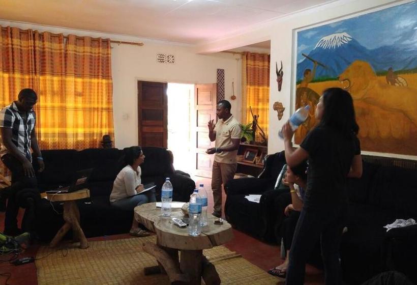 تختخواب و صبحانه Adventures Nest