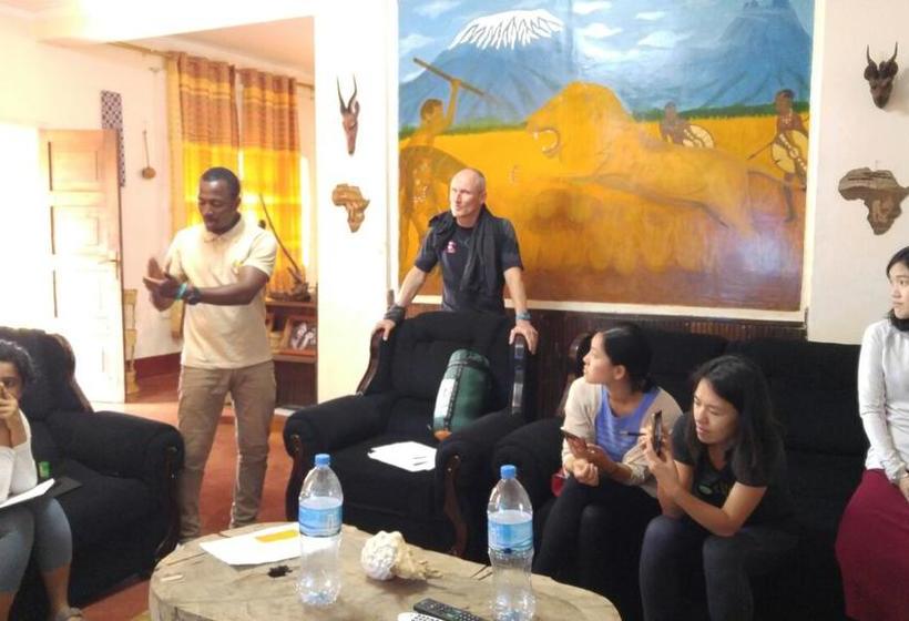 تختخواب و صبحانه Adventures Nest