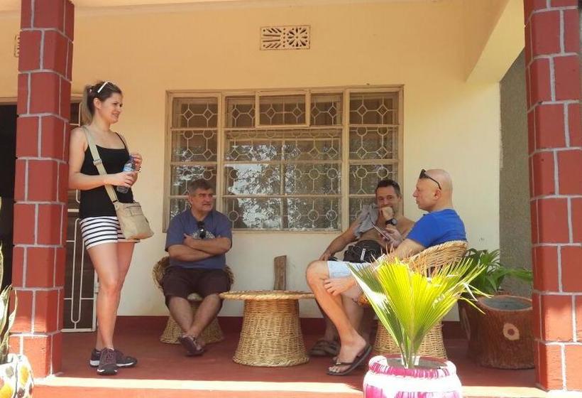 تختخواب و صبحانه Adventures Nest