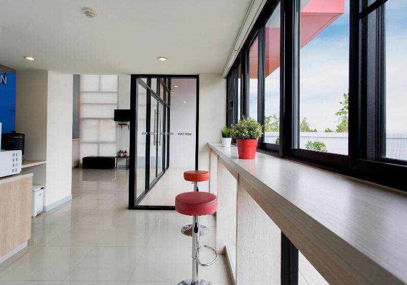 Hotel Hop Inn Buriram