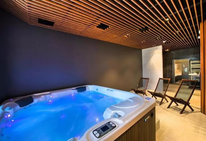هتل The Originals Boutique, Hôtel Port La Vie