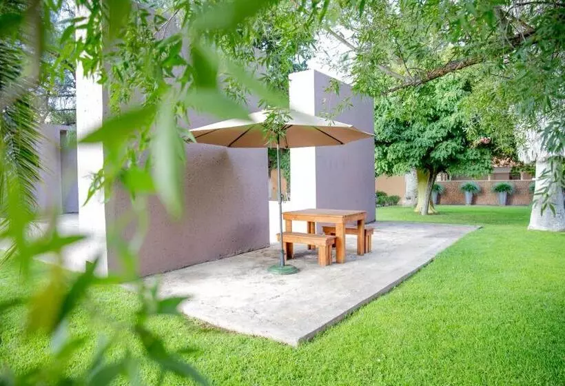 تختخواب و صبحانه Tambati Overnight And Conference Center