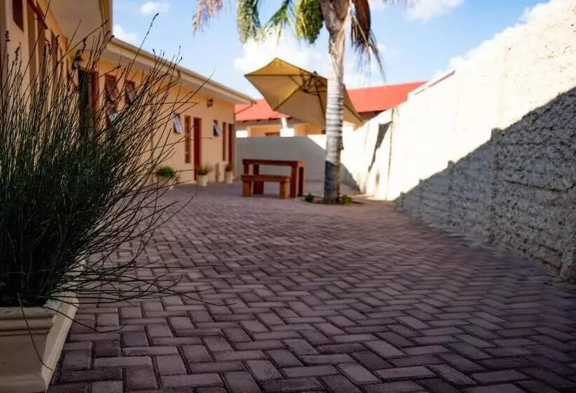 تختخواب و صبحانه Tambati Overnight And Conference Center