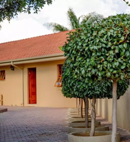 تختخواب و صبحانه Tambati Overnight And Conference Center