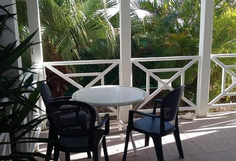 هتل Hostellerie Des Châteaux