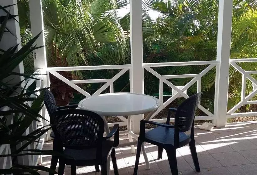 هتل Hostellerie Des Châteaux