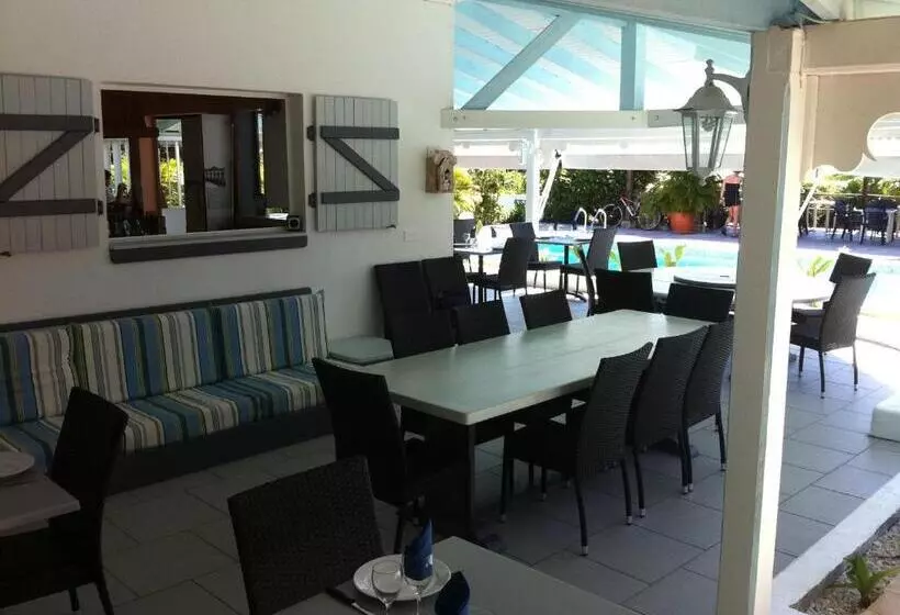 هتل Hostellerie Des Châteaux