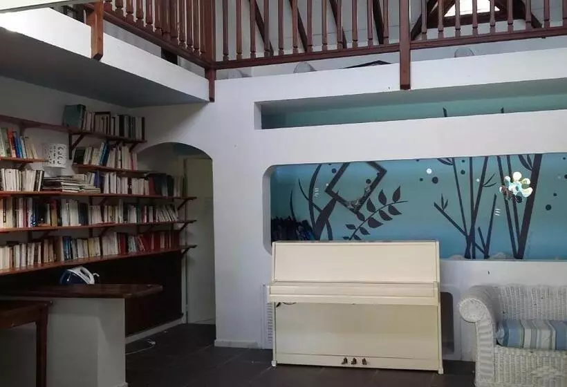 هتل Hostellerie Des Châteaux