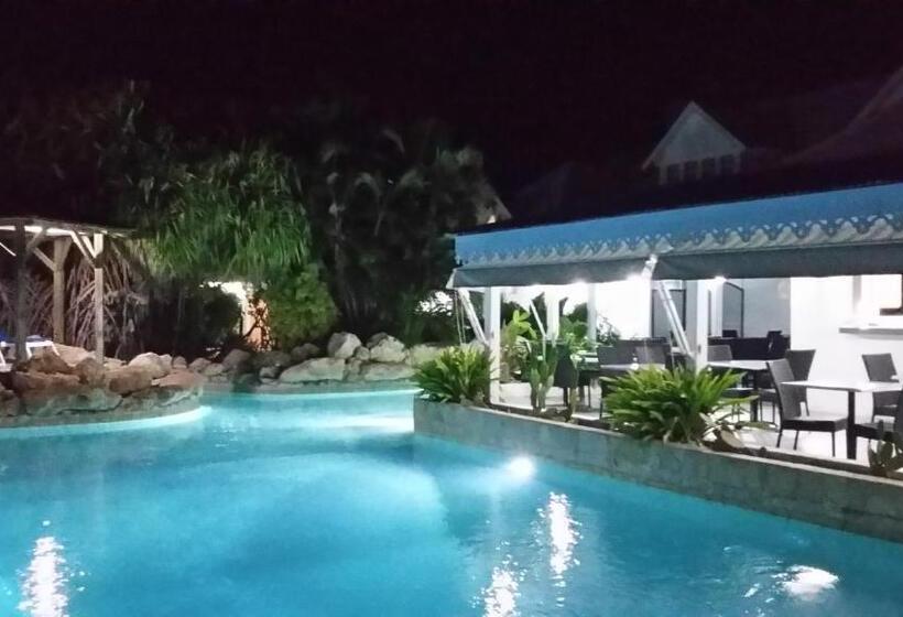 هتل Hostellerie Des Châteaux