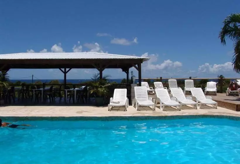 هتل Hostellerie Des Châteaux