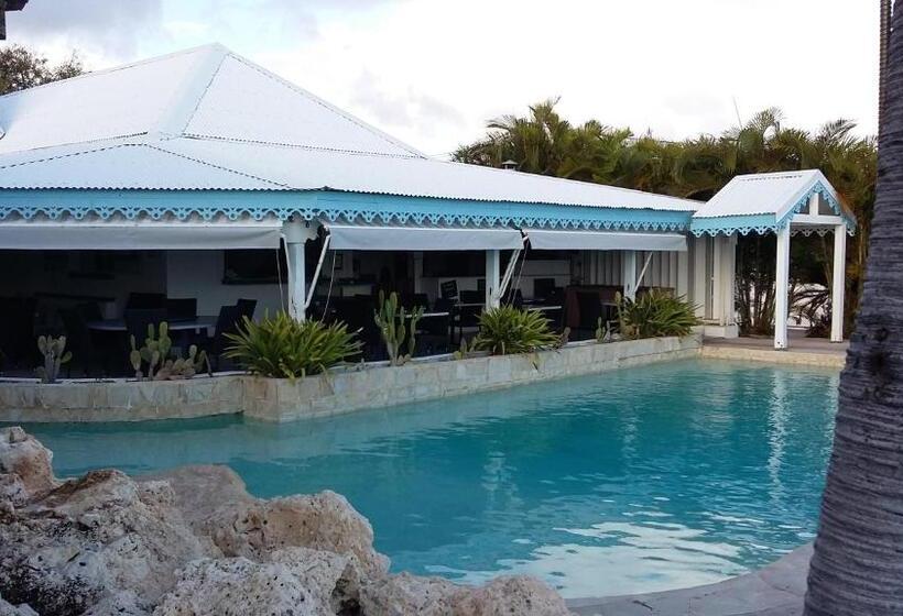 هتل Hostellerie Des Châteaux