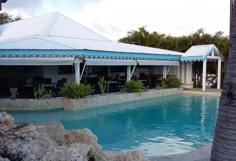 هتل Hostellerie Des Châteaux