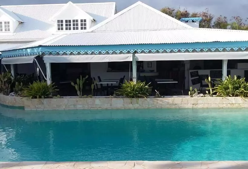 هتل Hostellerie Des Châteaux