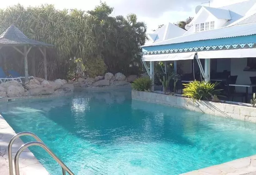 هتل Hostellerie Des Châteaux