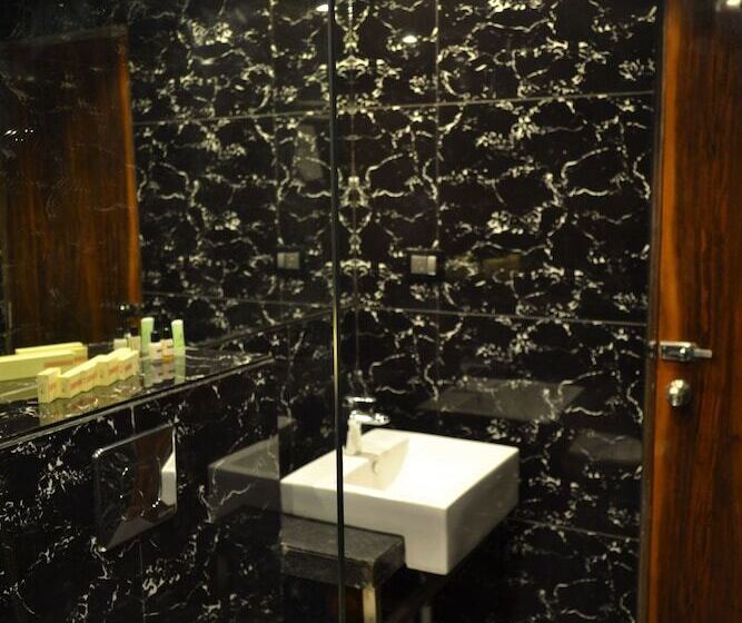 Отель 5 Flowers Ananta Elite, Kota