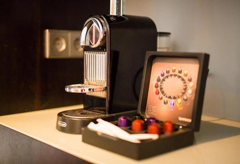 هتل Aika Seaside Living