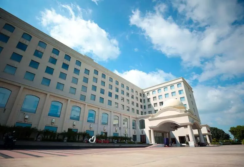 Ramada By Wyndham Lucknow Hotel And Convention Center