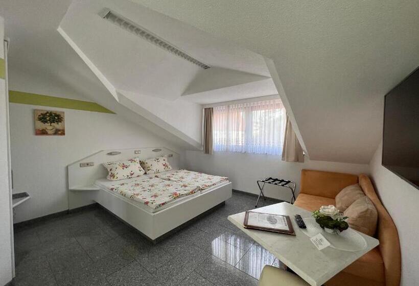 فندق Und Pension Am Burchardikloster