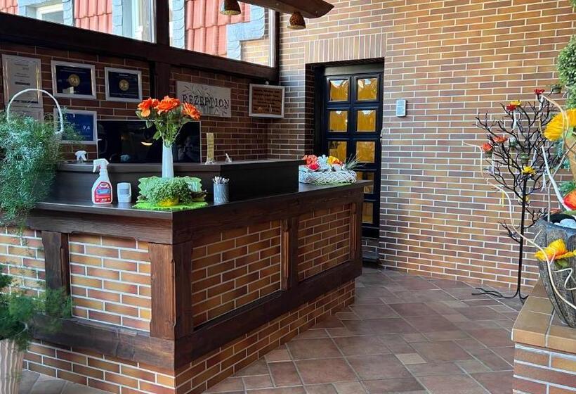 فندق Und Pension Am Burchardikloster