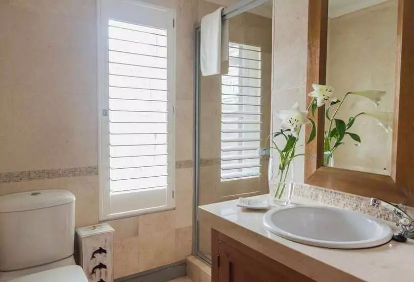 Ichtus Seafront B&b