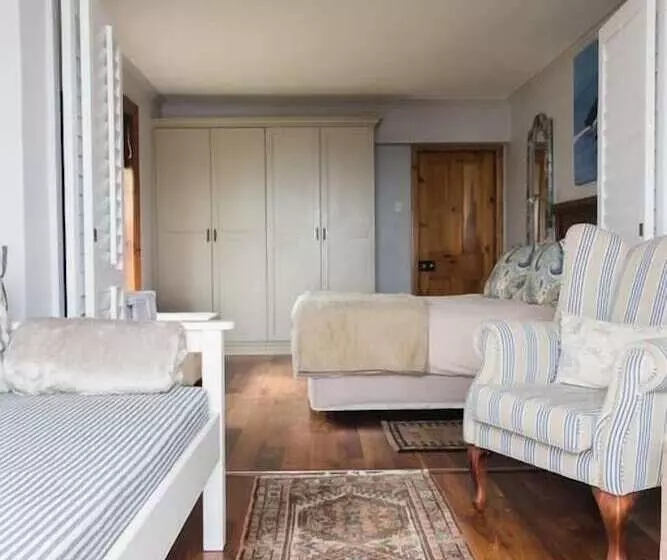 Ichtus Seafront B&b