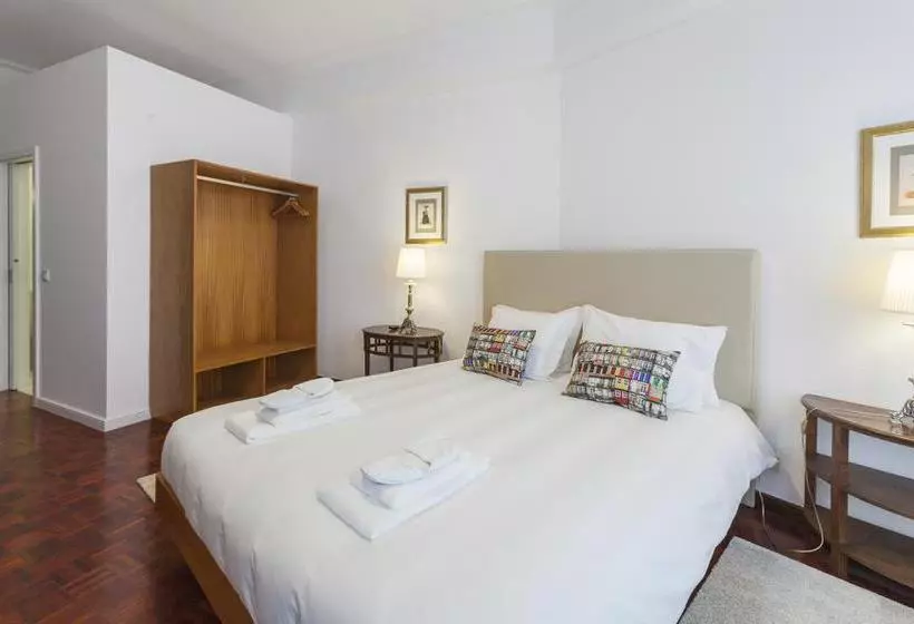 مسافرخانه Go2oporto @flores Guest House