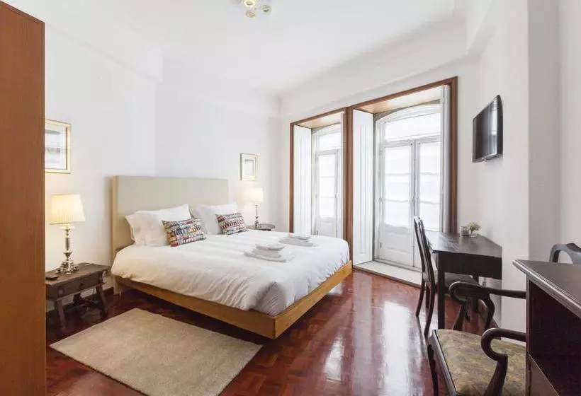مسافرخانه Go2oporto @flores Guest House