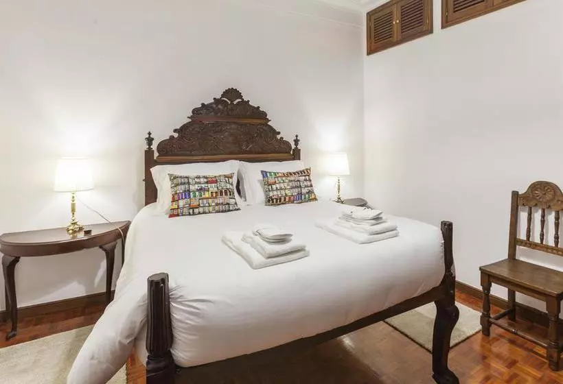مسافرخانه Go2oporto @flores Guest House