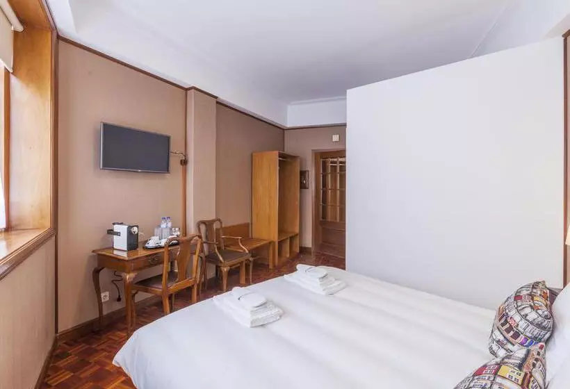 مسافرخانه Go2oporto @flores Guest House