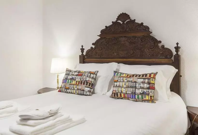 مسافرخانه Go2oporto @flores Guest House