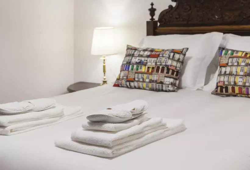 مسافرخانه Go2oporto @flores Guest House