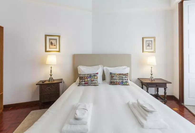 مسافرخانه Go2oporto @flores Guest House