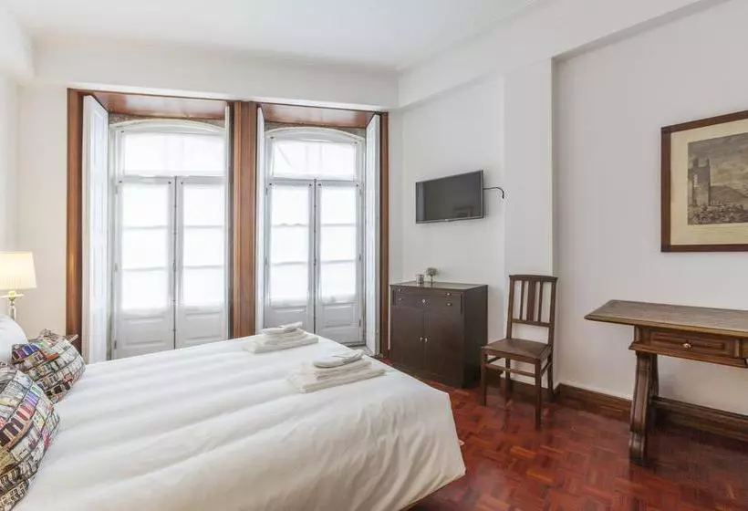 مسافرخانه Go2oporto @flores Guest House