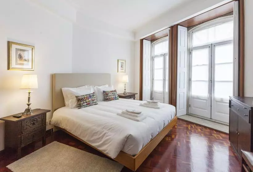 مسافرخانه Go2oporto @flores Guest House