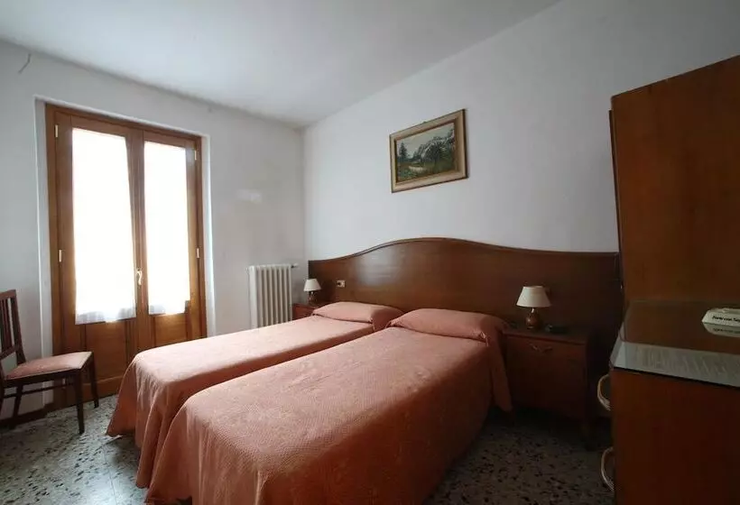 ホテル Albergo Ristorante Il Poggiolo