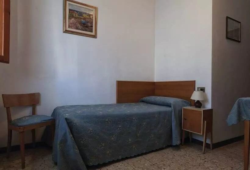 ホテル Albergo Ristorante Il Poggiolo