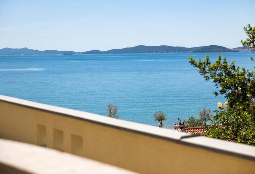 בית מלון כפרי Niko