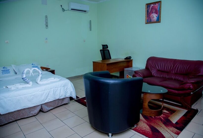 هتل Résidence Hôtelière De Moungali