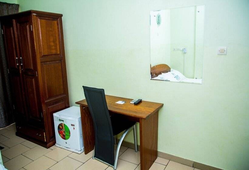 هتل Résidence Hôtelière De Moungali