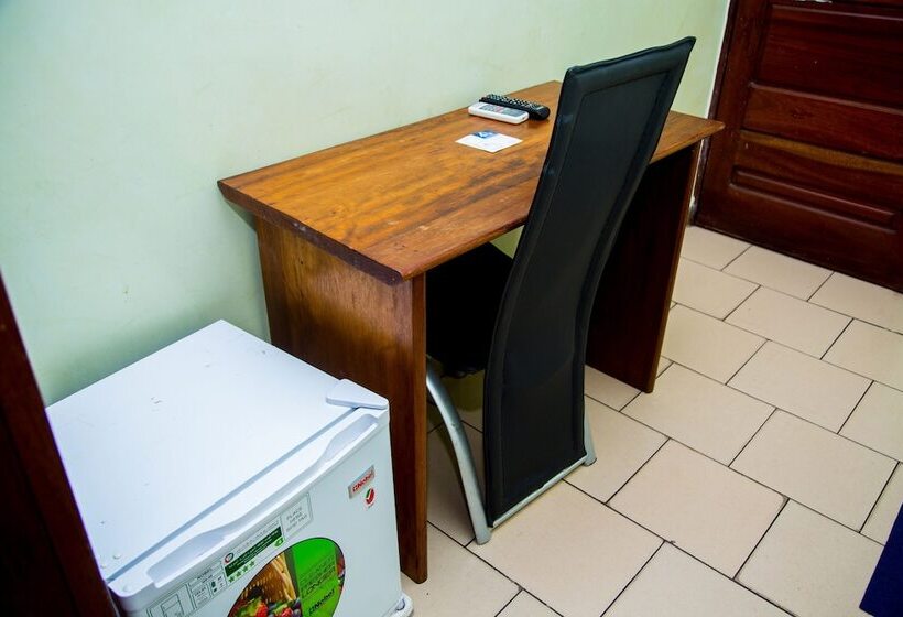 هتل Résidence Hôtelière De Moungali