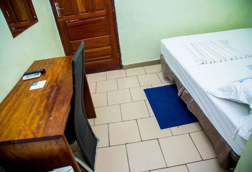 هتل Résidence Hôtelière De Moungali