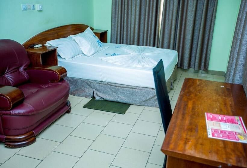 هتل Résidence Hôtelière De Moungali