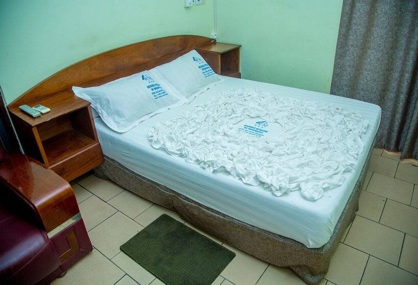 هتل Résidence Hôtelière De Moungali