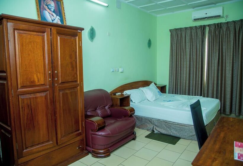 هتل Résidence Hôtelière De Moungali