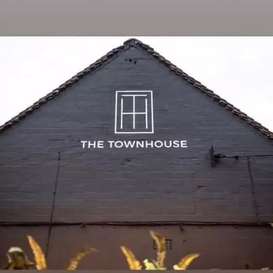 هتل The Townhouse Sutton