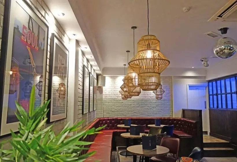 هتل The Townhouse Sutton