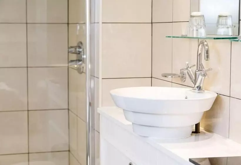 هتل The Townhouse Sutton