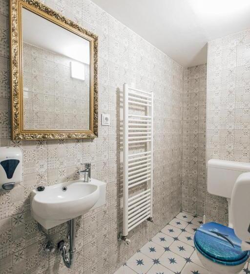 Palmers Lodge Hostel