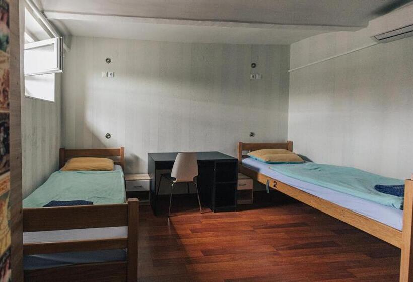 Palmers Lodge Hostel