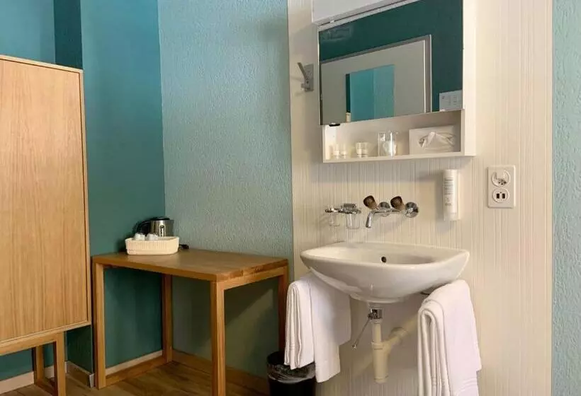 هاستل 5th Floor Basic Rooms  Shared Bathrooms